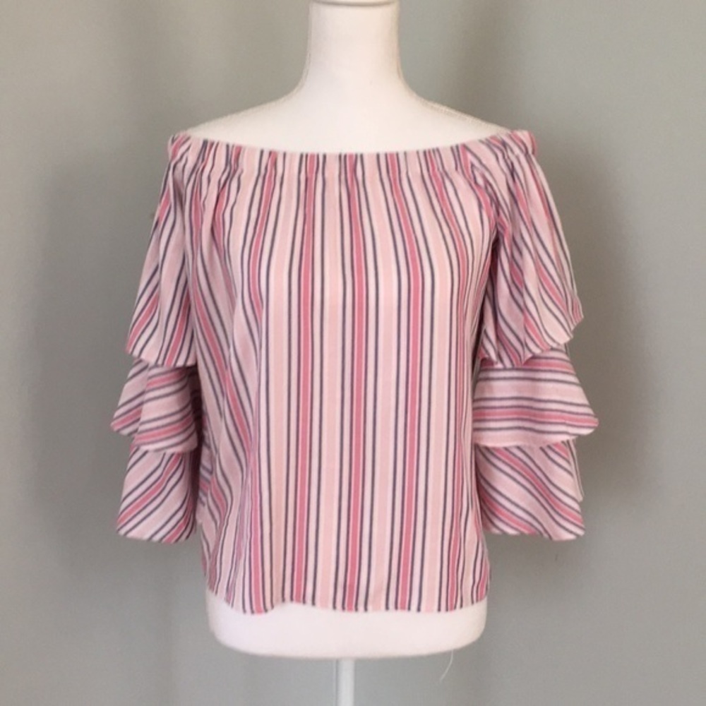 NWT Romeo and Juliet Couture off the shoul…